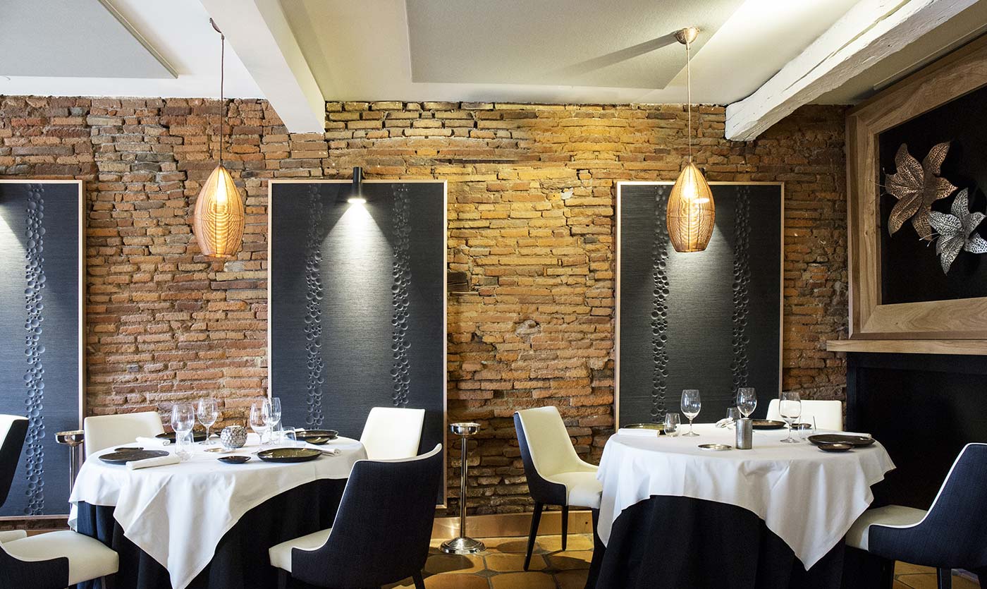 Mobilier du restaurant Le Puits Saint Jacques