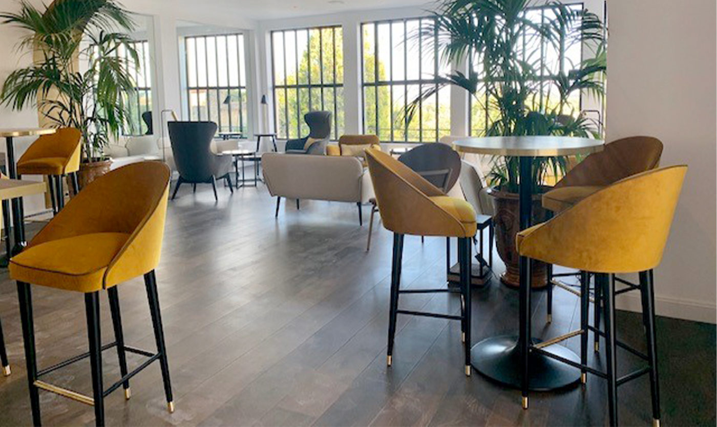 Mobilier Collinet du restaurant La Mère Germaine à Châteauneuf du Pape 02