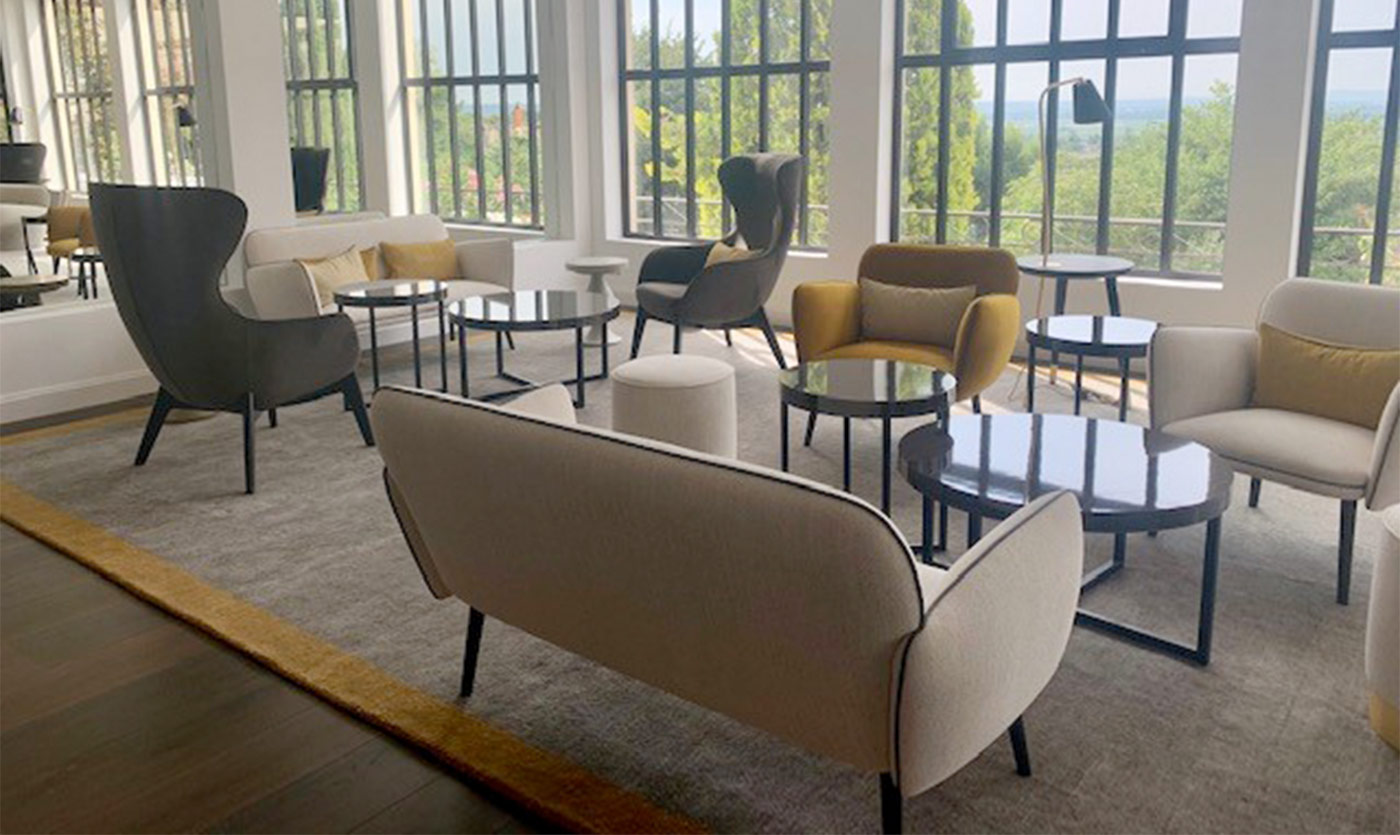 Mobilier Collinet du restaurant La Mère Germaine à Châteauneuf du Pape 03
