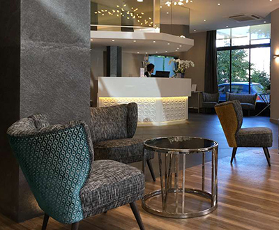 Mobilier de la salle de petit-déjeuner de l'Hôtel Carlton
