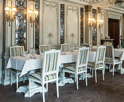 Mobilier du Café Pouchkine Paris