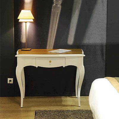 Bureau en bois blanc coriande