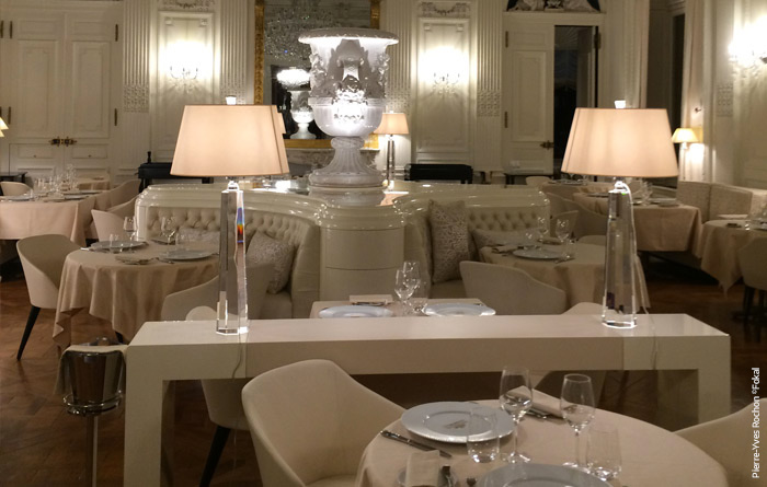 Mobilier du restaurant du Château de Ferrières