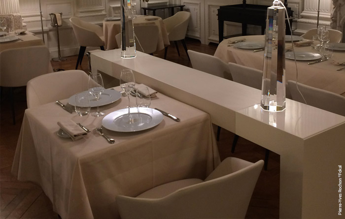 Mobilier du restaurant du Château de Ferrières