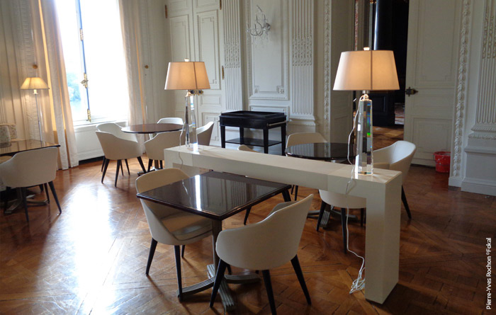 Mobilier du restaurant du Château de Ferrières