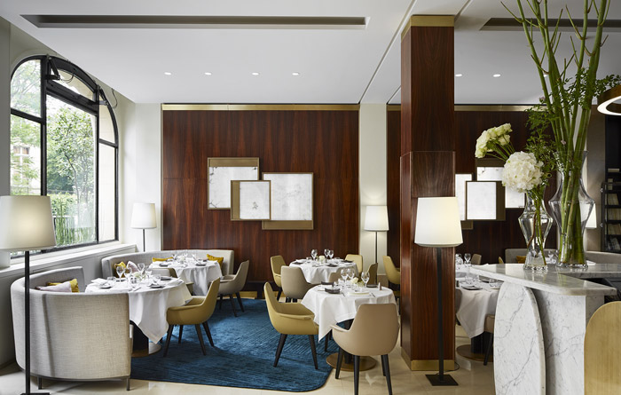 Mobilier du restaurant de l'hôtel Montalembert à Paris