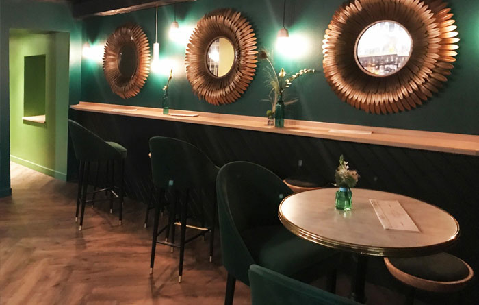 Mobilier Collinet dans le bar Le Bagatelle à Nancy