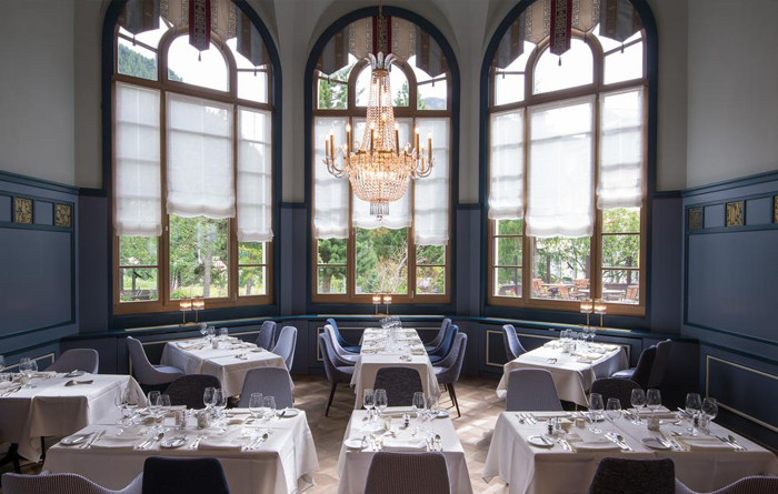 Chaises Collinet dans le Grand Restaurant de l'Hôtel Walther en Suisse