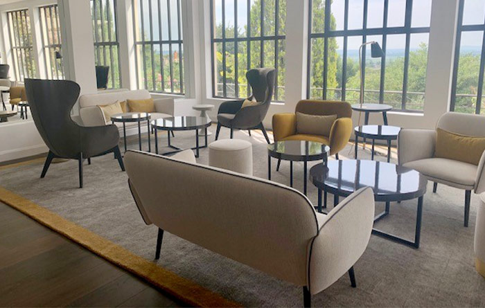 Mobilier Collinet du restaurant La Mère Germaine à Châteauneuf du Pape 03