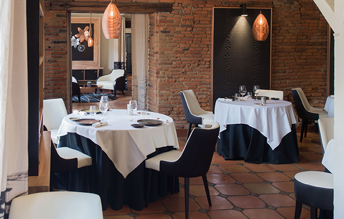 Mobilier du restaurant Le Puits Saint Jacques