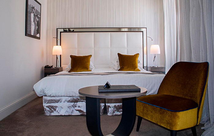 Découvrez le mobilier Collinet de l'hôtel Canberra à Cannes 01